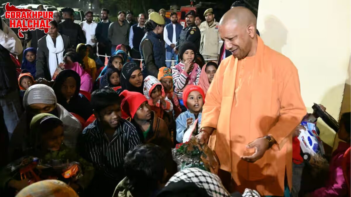 गोरखपुर पहुंचे सीएम योगी आदित्यनाथ