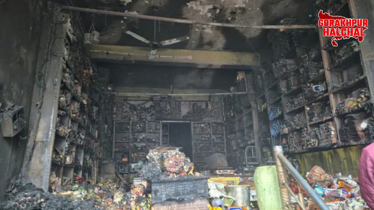 फर्रुखाबाद में चार मंजिला मकान में भीषण आग