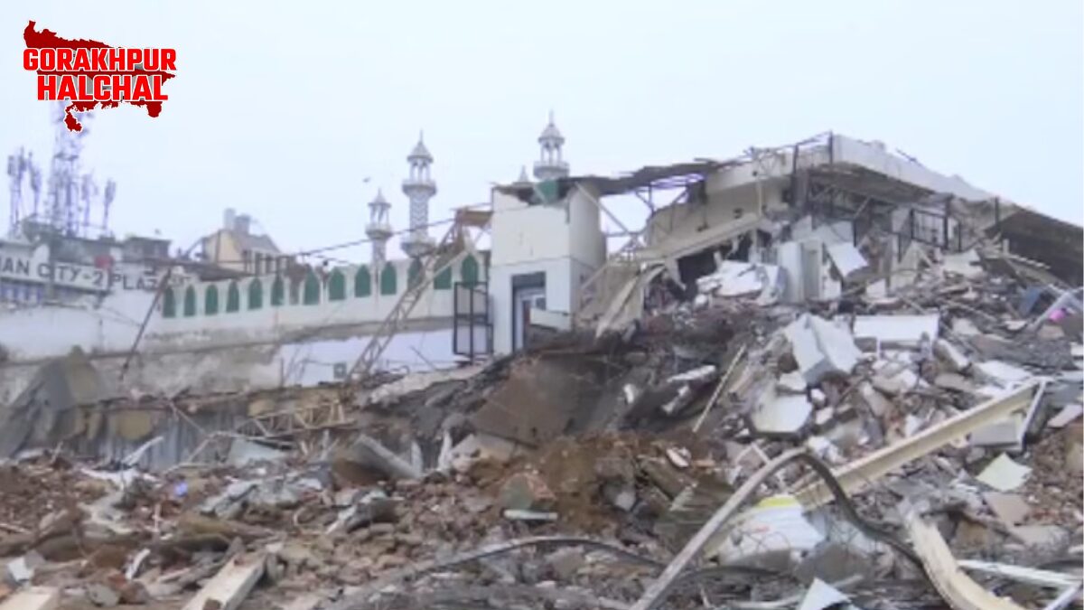 दिल्ली तुर्कमान गेट में बुलडोजर